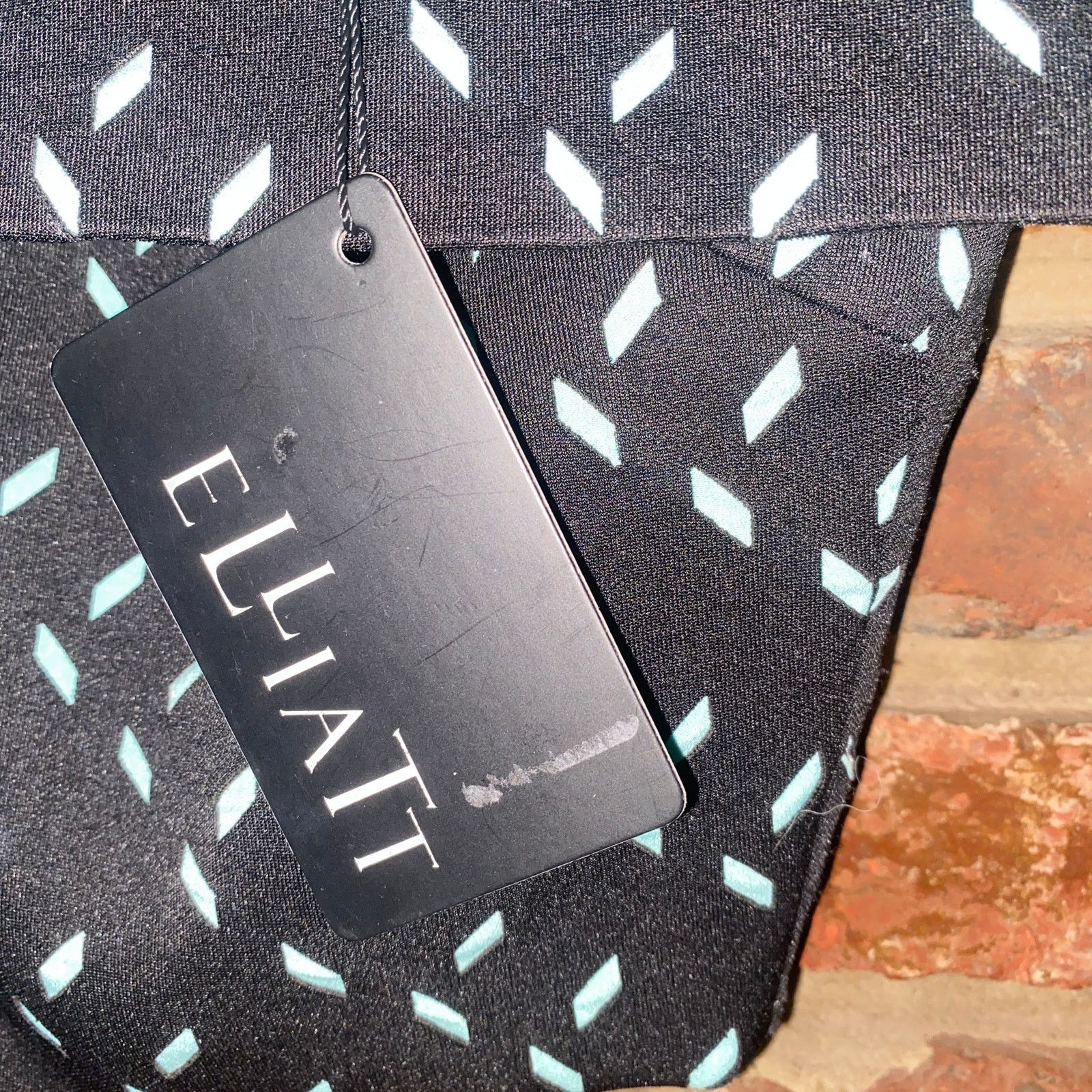 ELLIATT NWT Elliatt Black Teal Printed Off-The-Shoulder Crop Top XS Size XS / US 0-2 / IT 36-38 - 6 Thumbnail