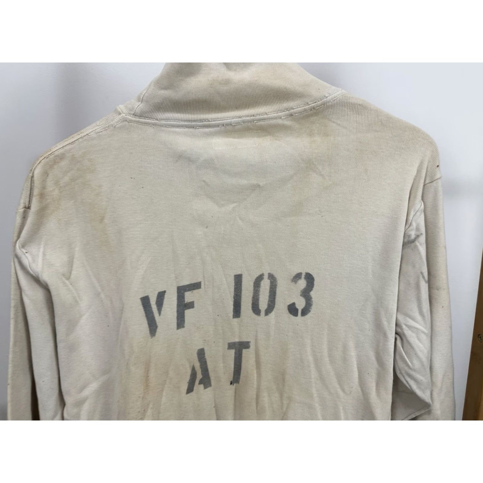 Vintage VINTAGE 60s 70s US Navy Military VF 103 Squadron Crew Shirt L Cream Mens Size US L / EU 52-54 / 3 - 5 Thumbnail