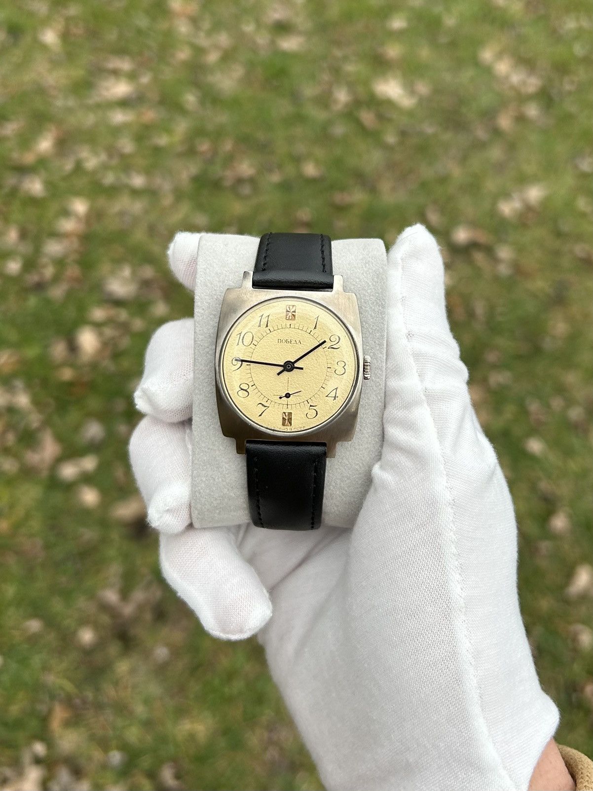 Vintage Vintage Watch Pobeda Soviet USSR Mechanical Wristwatch 1980s Size ONE SIZE - 11 Thumbnail