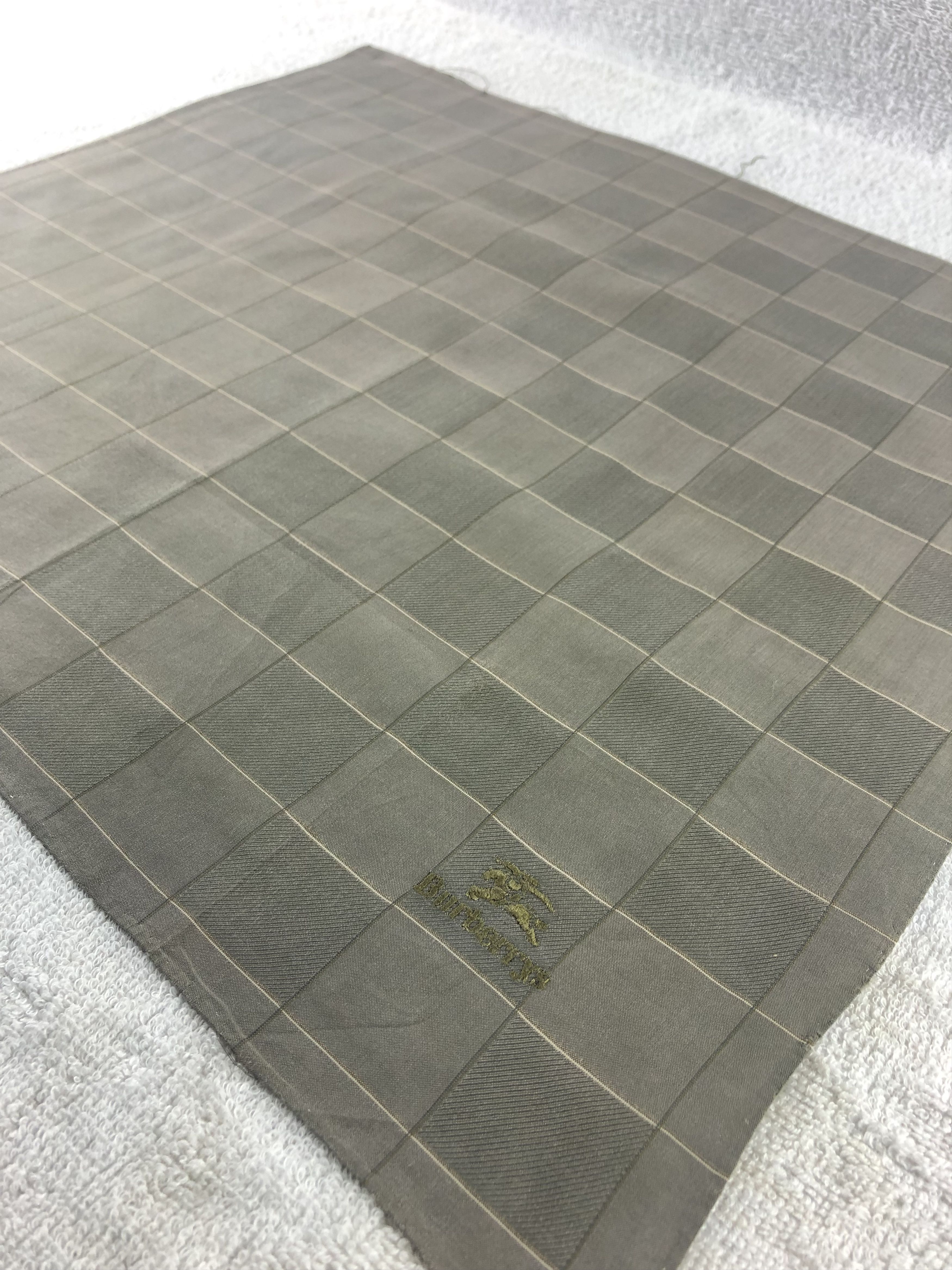 Burberry Burberry Handkerchief / Bandana / Neckerchief Size ONE SIZE - 4 Thumbnail