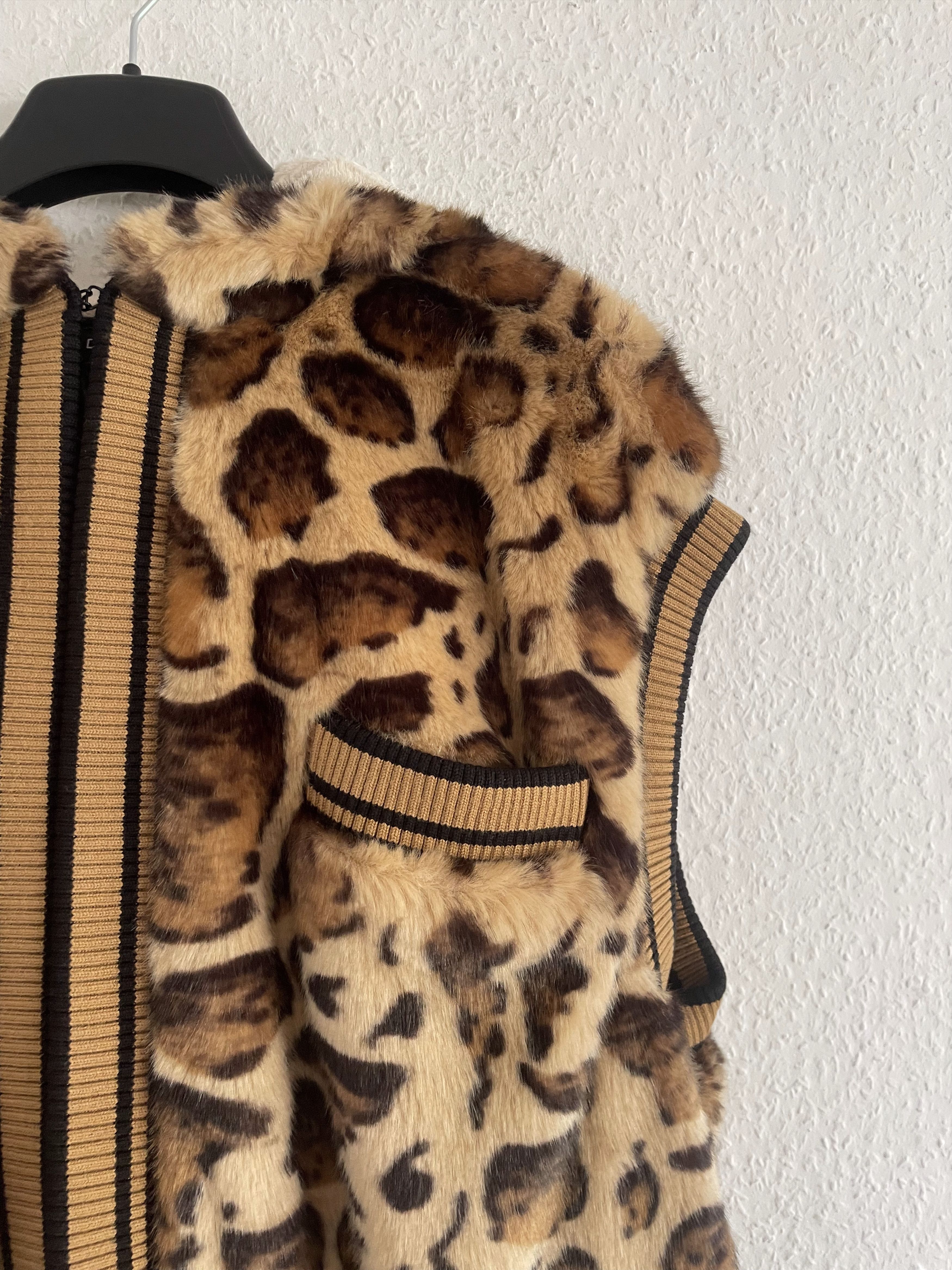 Dolce & Gabbana FW17 Leopard Faux Fur Hooded Vest Size XS / US 0-2 / IT 36-38 - 3 Thumbnail