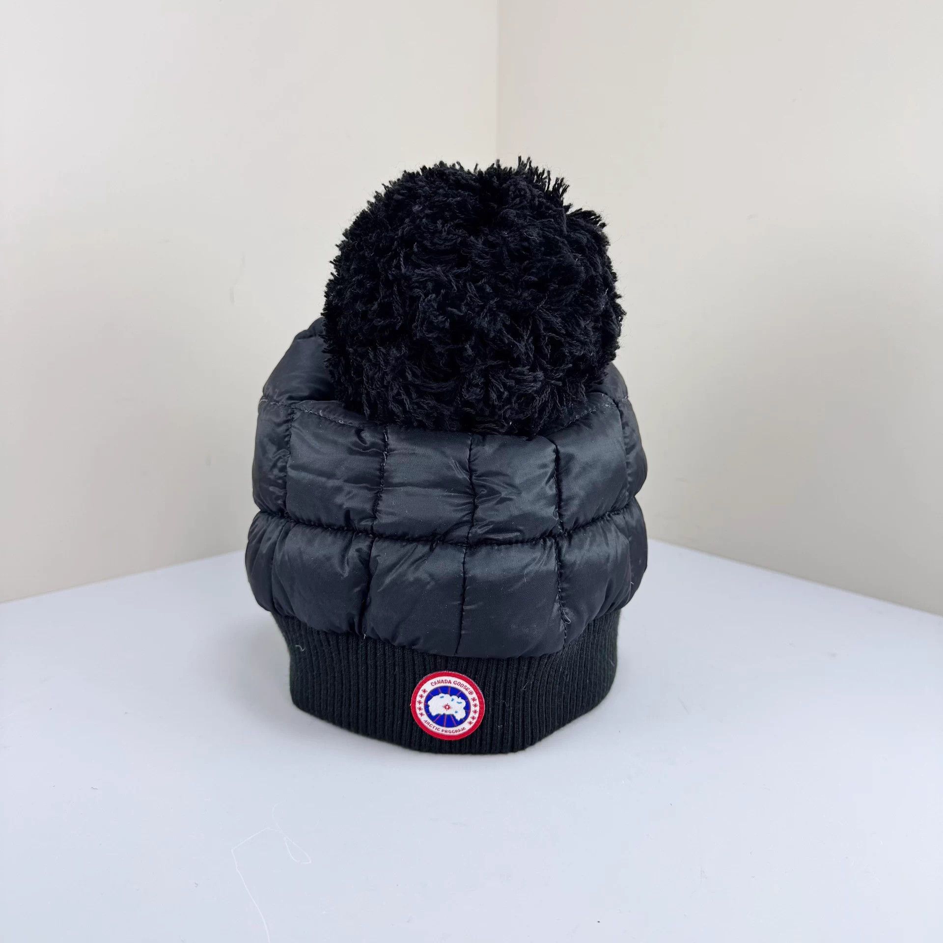 Canada Goose Canada Goose Embroidered Down Beanie S-M 99 New KL08903 Size ONE SIZE - 3 Thumbnail