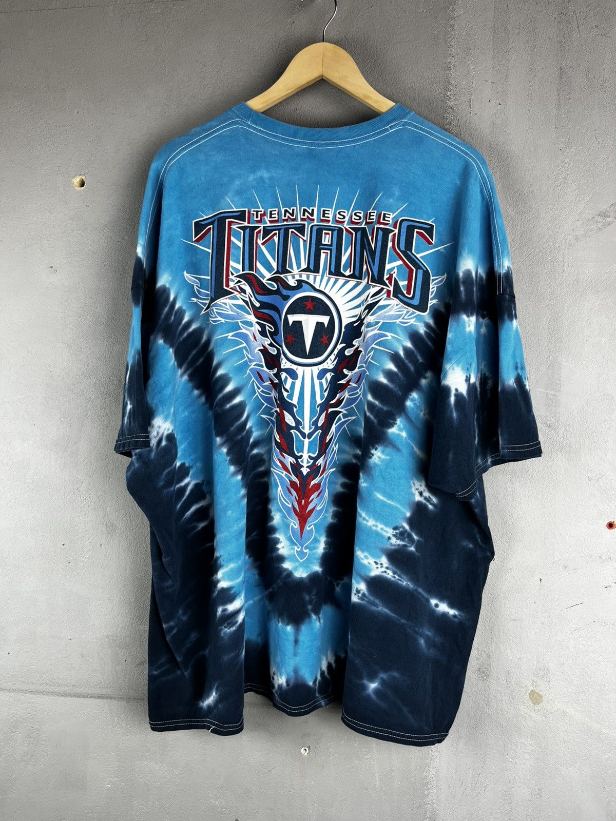 Vintage Vintage Tennessee Titans T-Shirt Mens M NFL Tie Dye Size US XXL / EU 58 / 5 - 2 Thumbnail