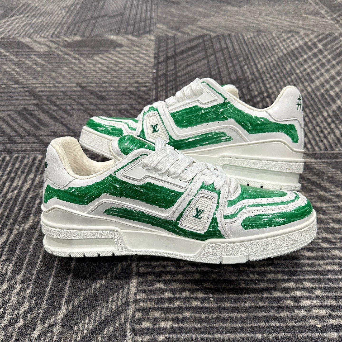 Louis Vuitton Louis Vuitton Trainer Graffiti White Green Sneakers Size US 8.5 / EU 41-42 - 5 Thumbnail