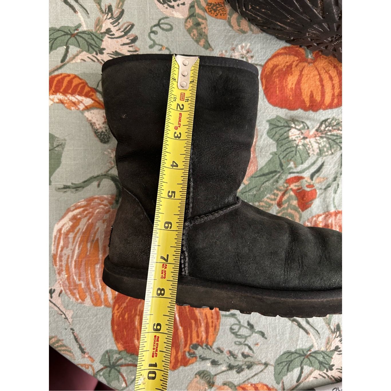 Ugg UGG Australia Classic Short Boots in Black, Winter Shearling Size US 8 / IT 38 - 4 Thumbnail