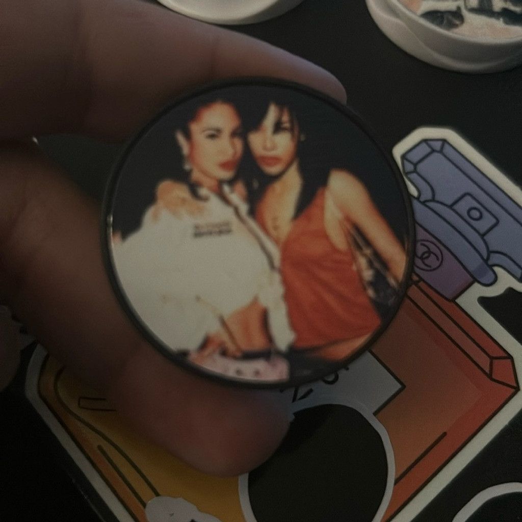 Other Aaliyah & selena phone grip Size ONE SIZE - 2 Thumbnail