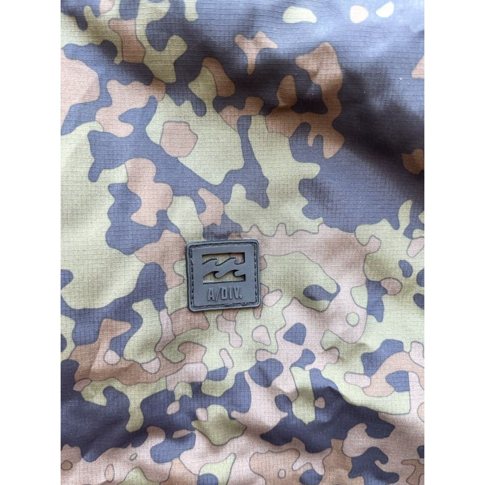 Billabong Billabong Jacket Camouflage Windbreaker L Zip Packable Multicolor Woodlands 90s Beach City Outdoor Surf Hooded All Seasons Size US L / EU 52-54 / 3 - 2 Thumbnail