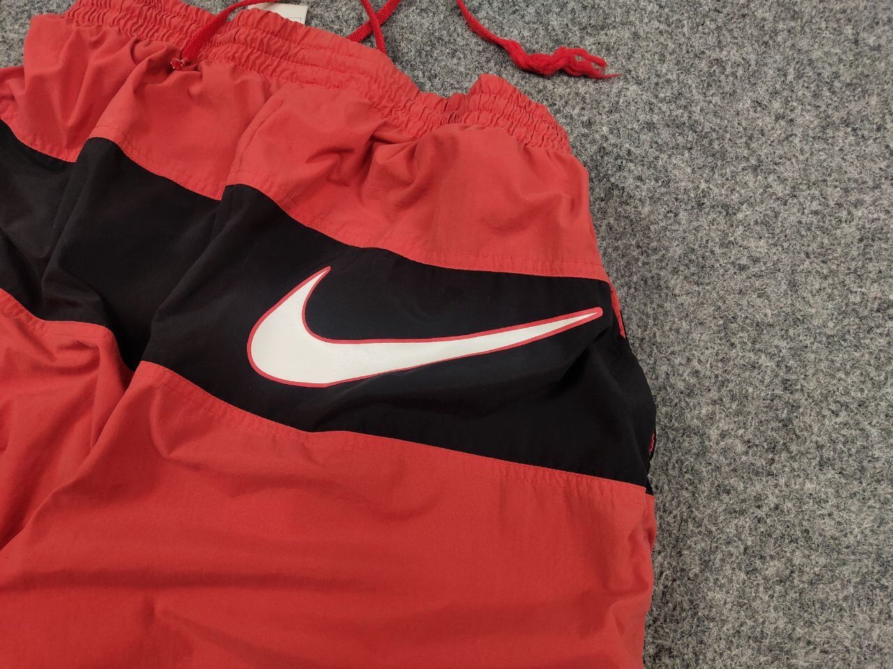 Nike Vintage 90's Nike Big Swoosh Nylon Red Black Casual Shoes Size US 34 / EU 50 - 4 Thumbnail