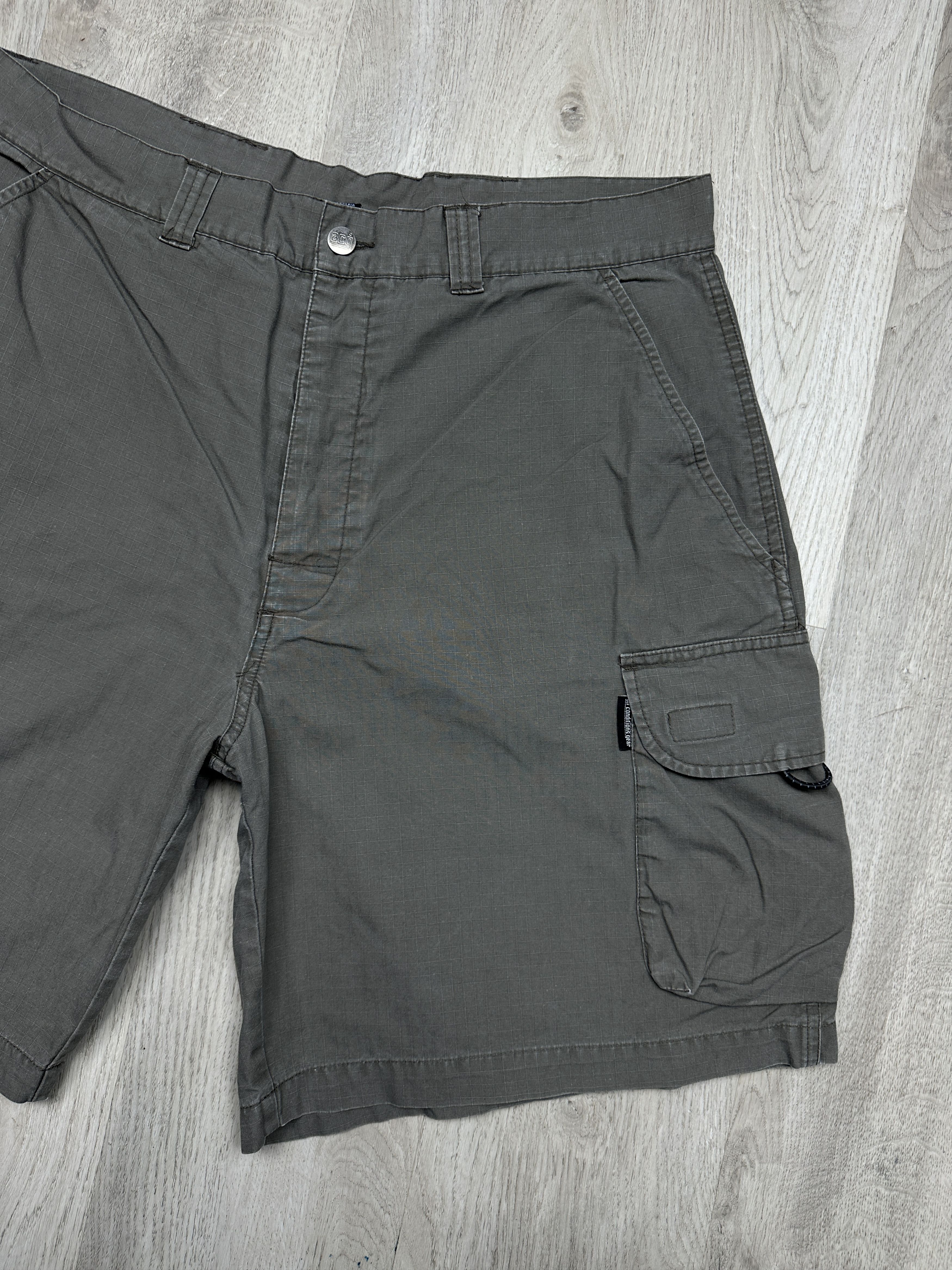 Nike ACG Nike ACG Vintage Mens Cargo Shorts Size US 36 / EU 52 - 2 Thumbnail