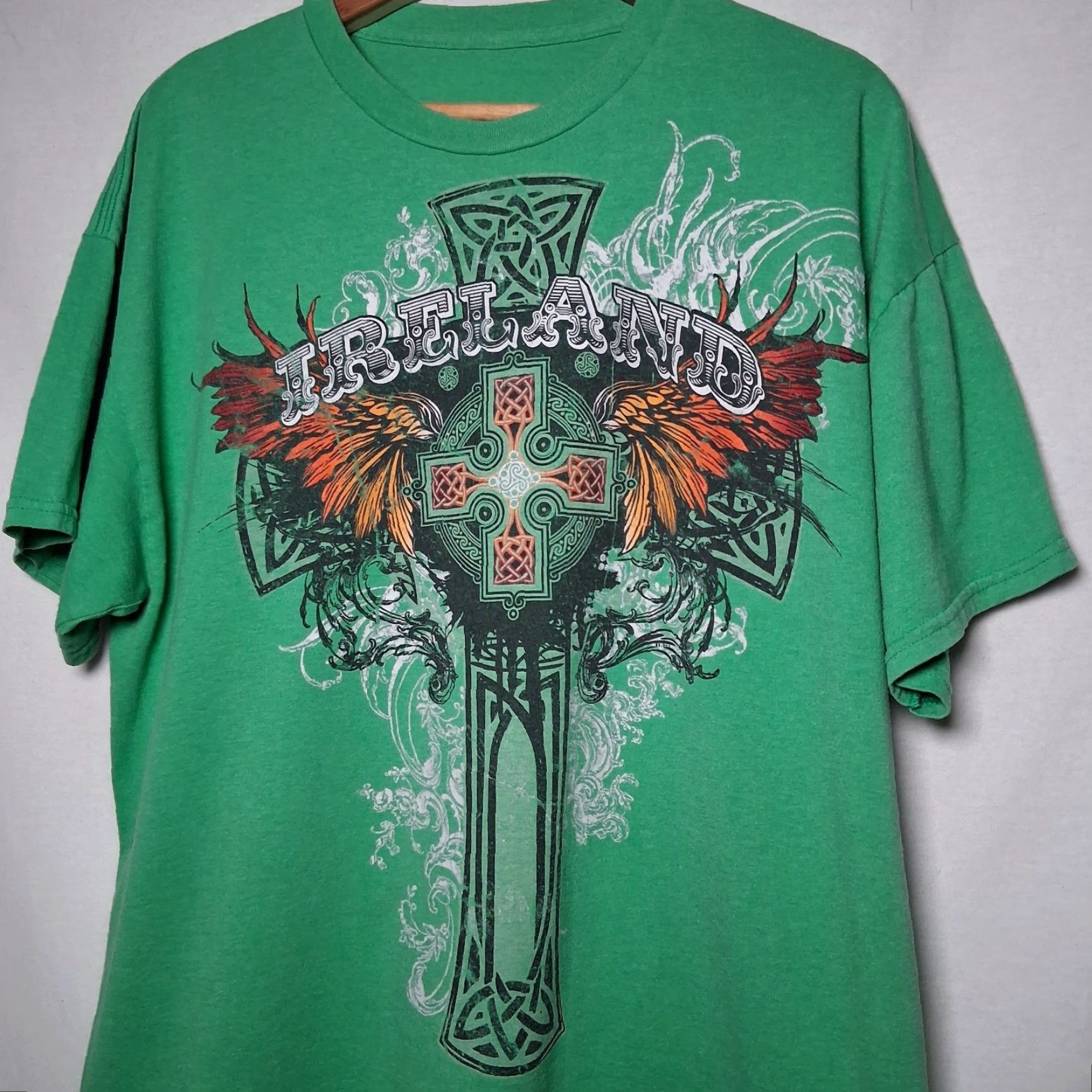 Vintage Ireland Shirt Men XL Green Celtic Cross Angel Wings Y2K Graphic T-Shirt reads Size US XL / EU 56 / 4 - 2 Thumbnail