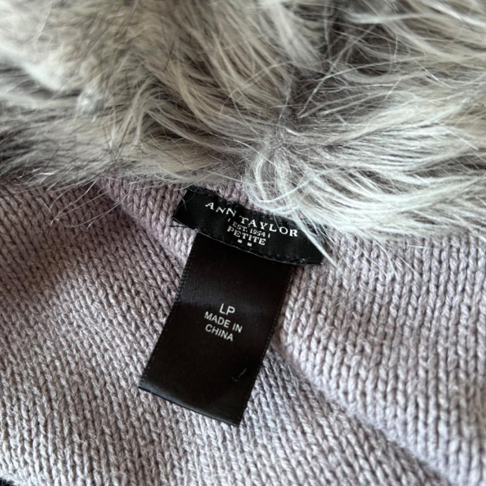 Ann Taylor gray boho gyaru knit faux fur vest Size L / US 10 / IT 46 - 4 Thumbnail