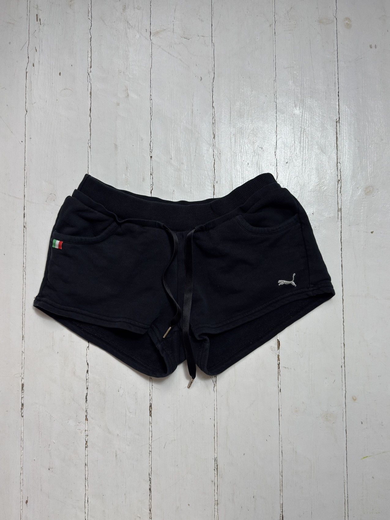 Ferrari × Puma VINTAGE PUMA x FERRARI MINI SHORTS Size 27" / US 4 / IT 40 - 1 Thumbnail