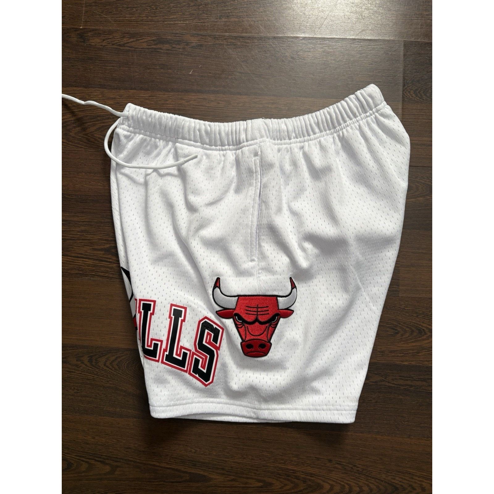 Pro Standard PRO STANDARD CHICAGO BULLS LOGO MESH WHITE Shorts Sz Large Size US 36 / EU 52 - 3 Thumbnail
