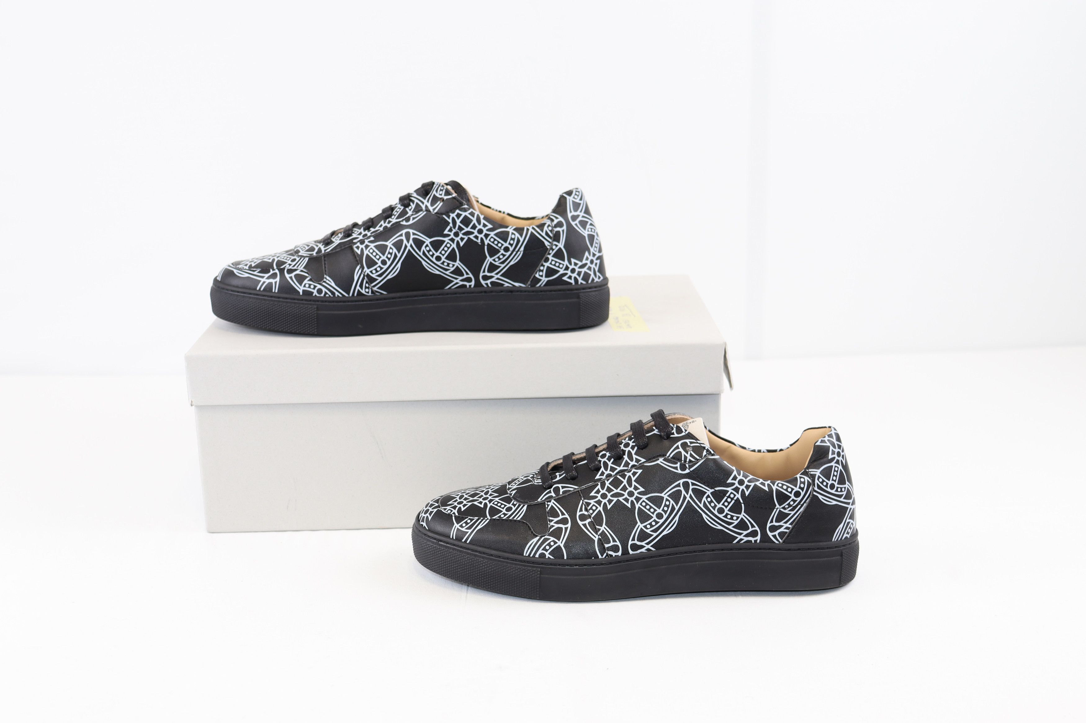 Vivienne Westwood o1rshd Crest Logo All Over Apollo Trainers in Black Size US 8 / EU 41 - 12 Thumbnail