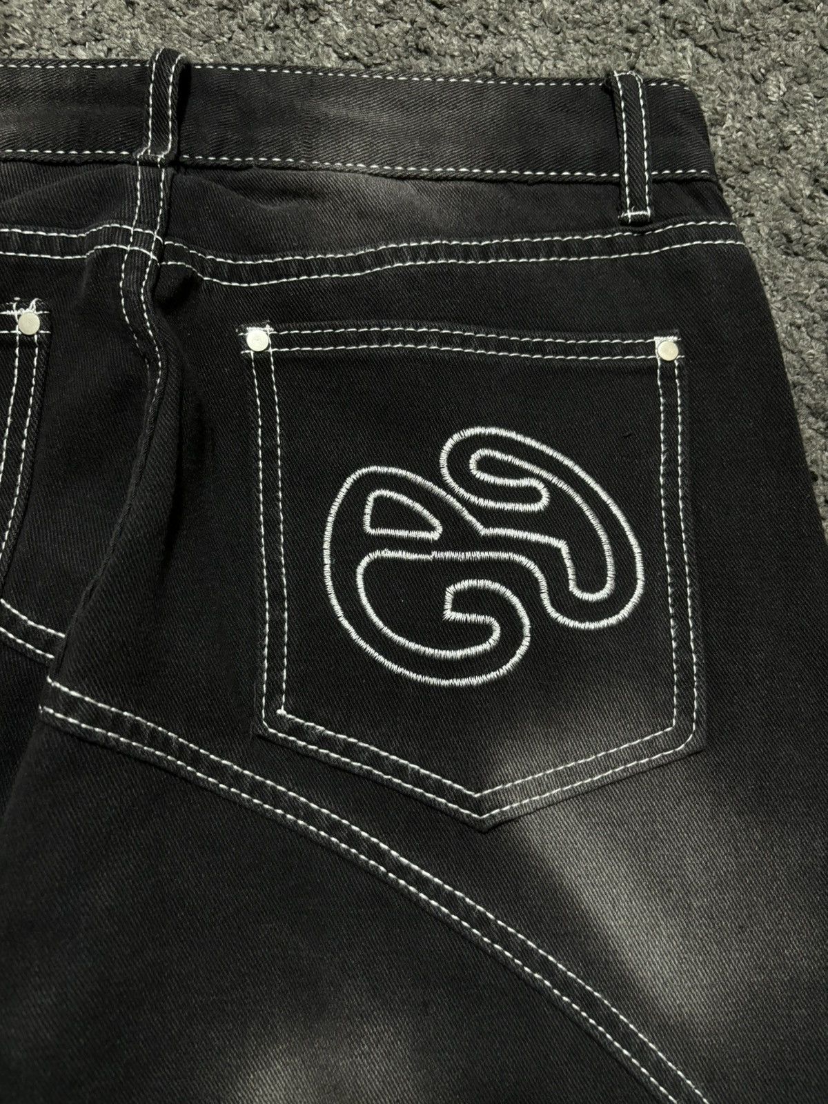 Jean × Vintage Vintage very rare abstract art black white baggy jeans denim Size US 33 - 6 Thumbnail
