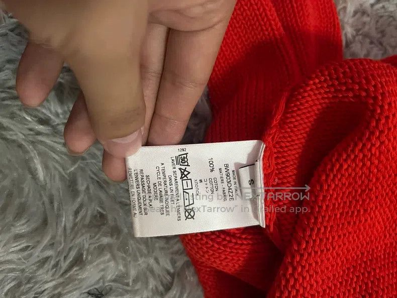 Givenchy Givenchy Showroom Knitted Sweater - Front Emblem Size US S / EU 44-46 / 1 - 4 Thumbnail