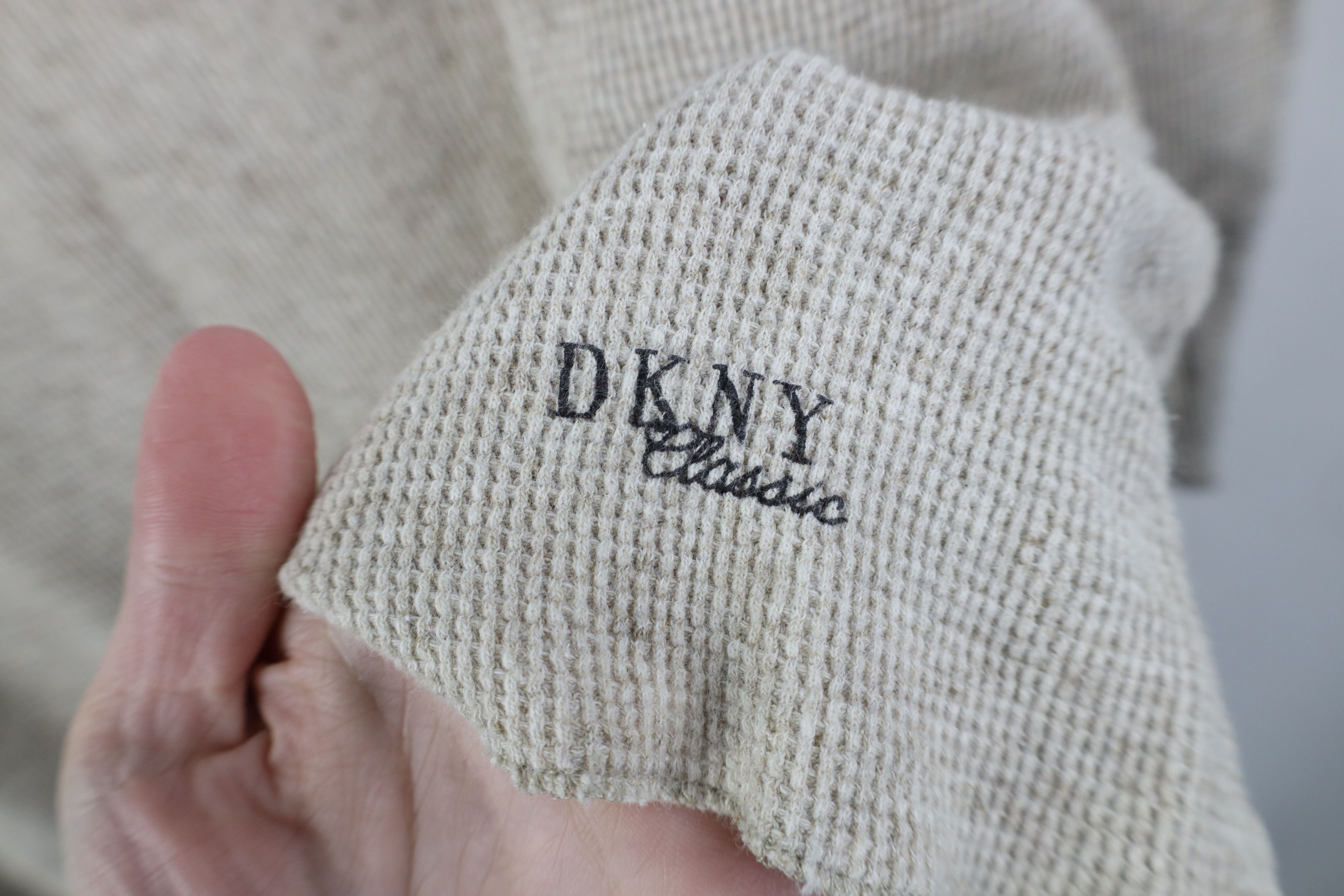 Vintage Vintage 90s DKNY Thermal Waffle Knit Long Sleeve T-Shirt Size L / US 10 / IT 46 - 4 Thumbnail