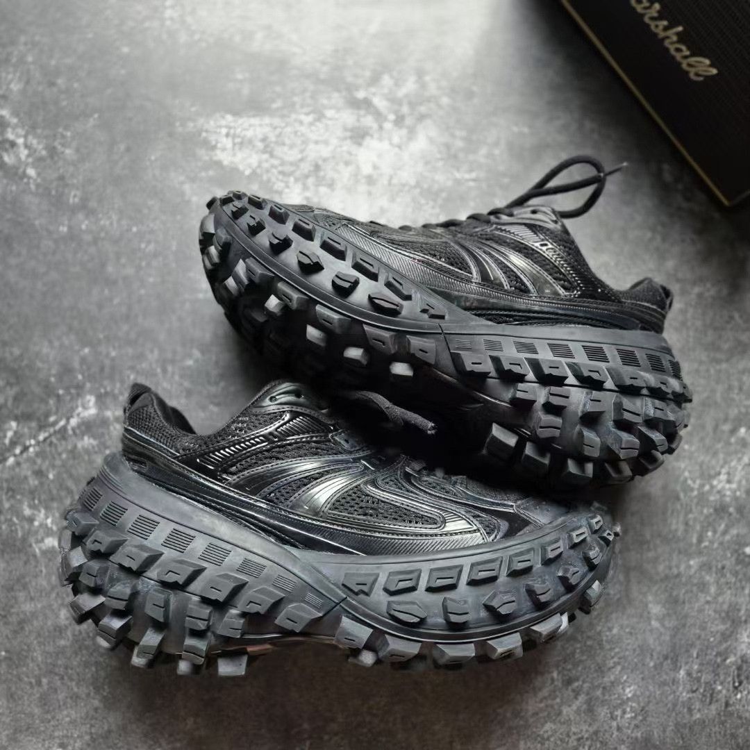 Balenciaga Balenciaga Black Lowtop Sneakers 41 Men Size US 8.5 / EU 41-42 - 1 Thumbnail