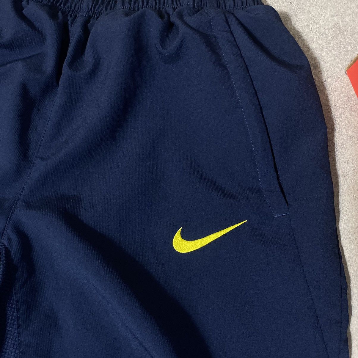 Nike Vintage nike track pants barcelona Y2K drill nylon Size US 30 / EU 46 - 5 Thumbnail