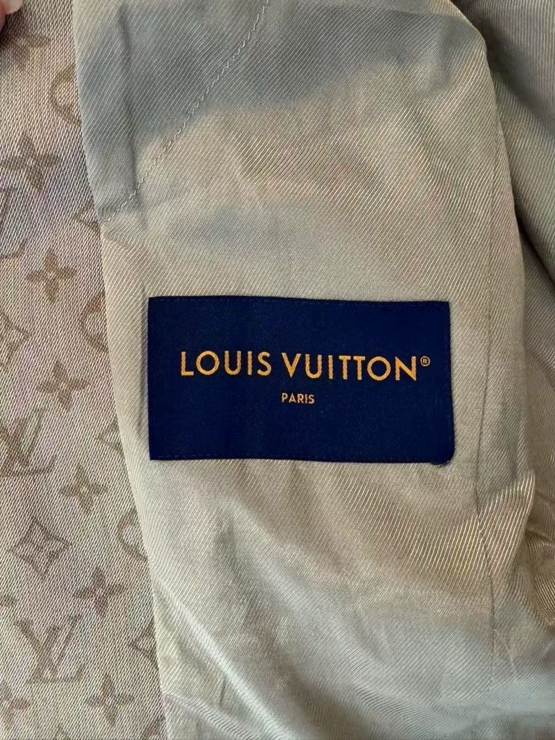 Louis Vuitton Louis Vuitton FW25 Latest Khaki Cream Wool Full Logo Zip J Size US S / EU 44-46 / 1 - 4 Thumbnail