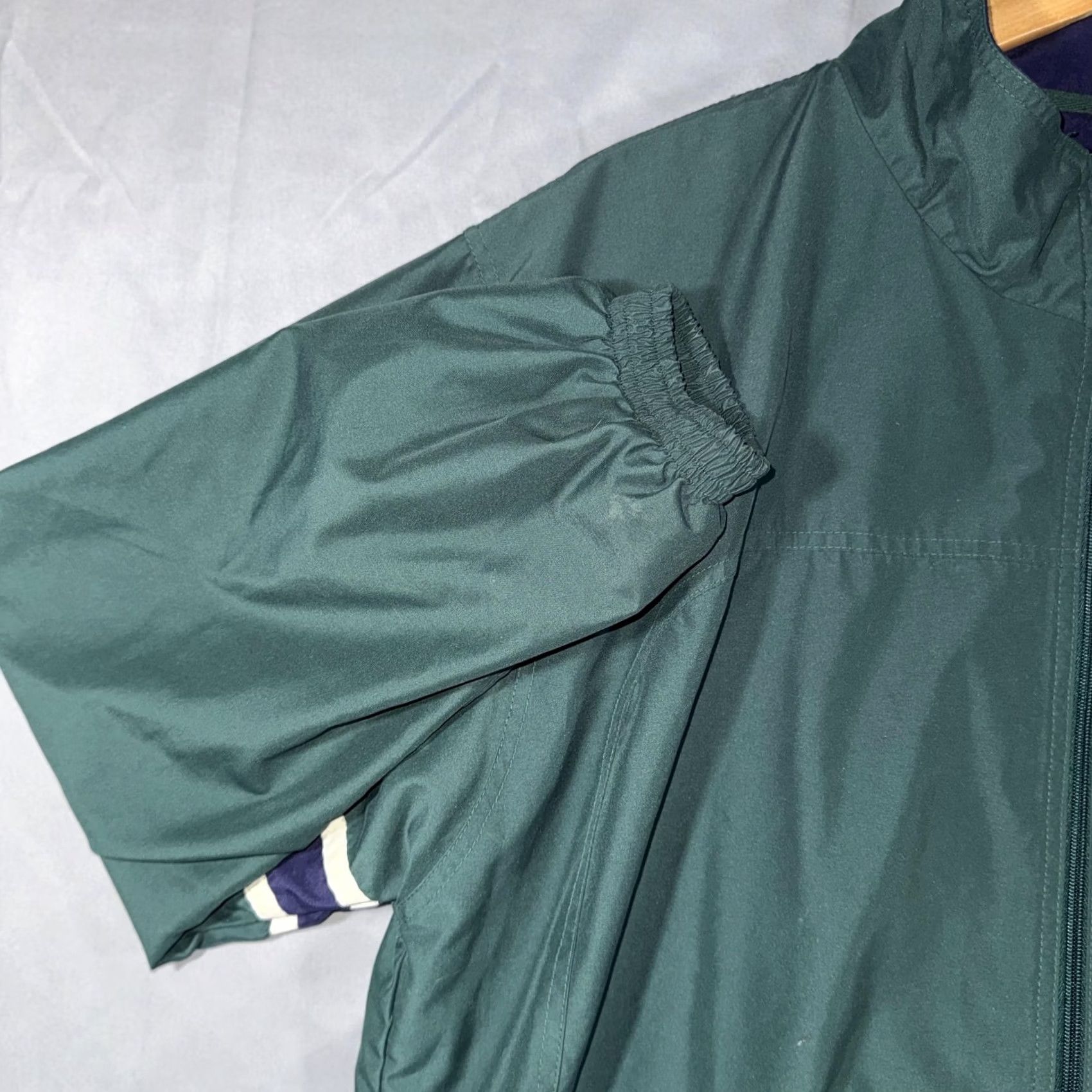 Champion VINTAGE Champion Green FullZip Mens Windbreaker Jacket Size L Shirt Mens L Green Windsbreaker? Size US L / EU 52-54 / 3 - 7 Thumbnail