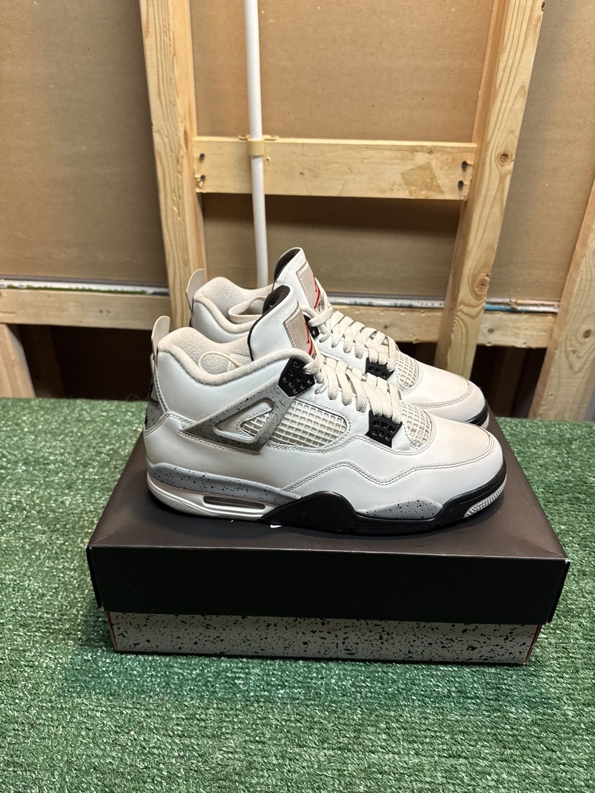 Jordan Brand Jordan Retro 4 White Cement Size 10.5 Size US 10.5 / EU 43-44 - 9 Thumbnail