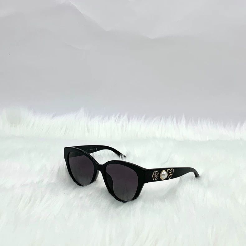 Chanel Chanel Black Camellia Pearl Sunglasses Size ONE SIZE - 1 Thumbnail