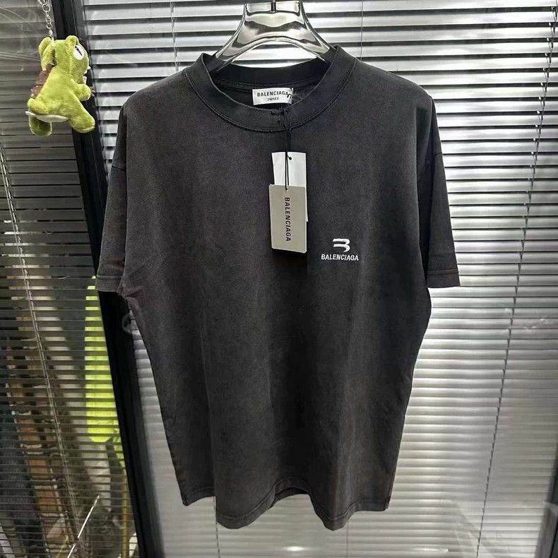 Balenciaga Balenciaga Aged Double Hook Short Sleeve OS S Size US S / EU 44-46 / 1 - 1 Thumbnail