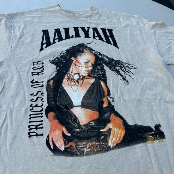 Band Tees × Urban Outfitters NEW AALIYAH SNAKE BLACK PRINCESS OF R&B CREAM T-SHIRT SZ M Size US M / EU 48-50 / 2 - 6 Thumbnail