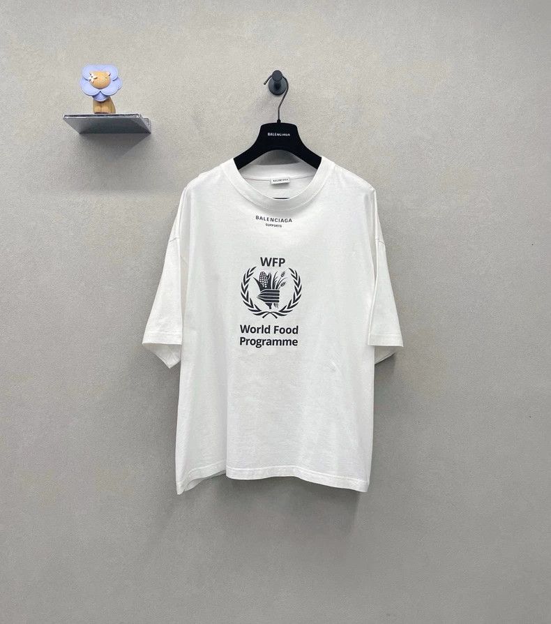 Balenciaga Balenciaga Round Neck Short Sleeve T-Shirt Size US M / EU 48-50 / 2 - 1 Thumbnail