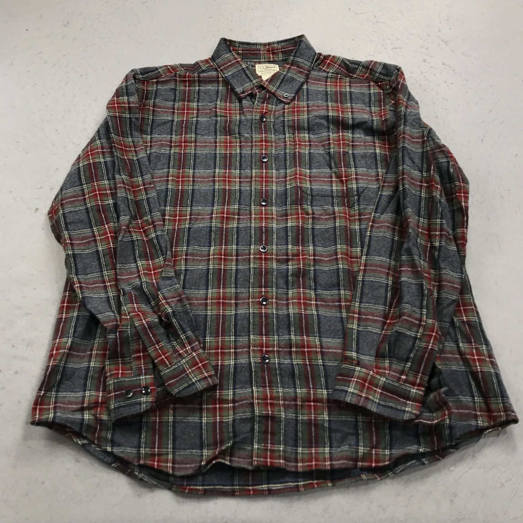 Vintage VINTAGE L.L. Bean Shirt Mens L Gray Red Scotch Plaid Flannel Casual Winter Fall Button-Up Size US L / EU 52-54 / 3 - 2 Thumbnail