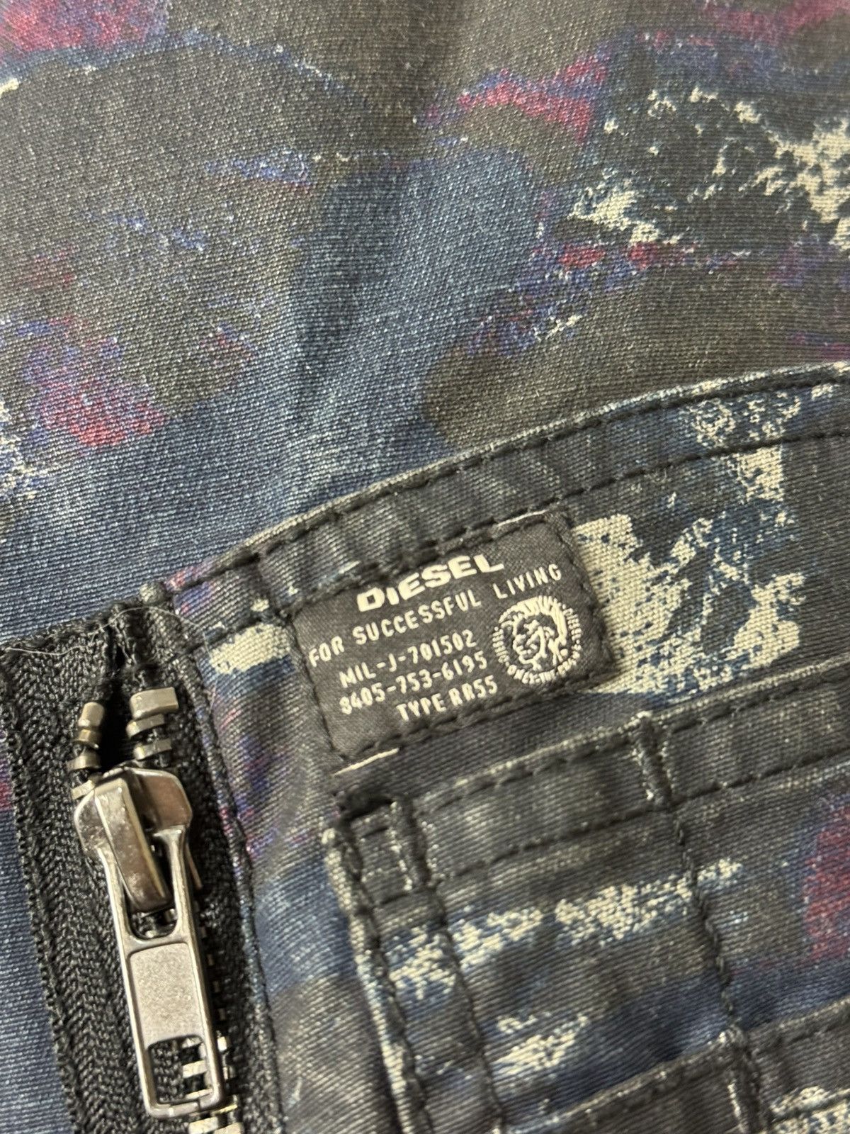 Diesel Rare Vintage Diesel Camo Bomber Jacket Avant-Garde Style Size US M / EU 48-50 / 2 - 4 Thumbnail