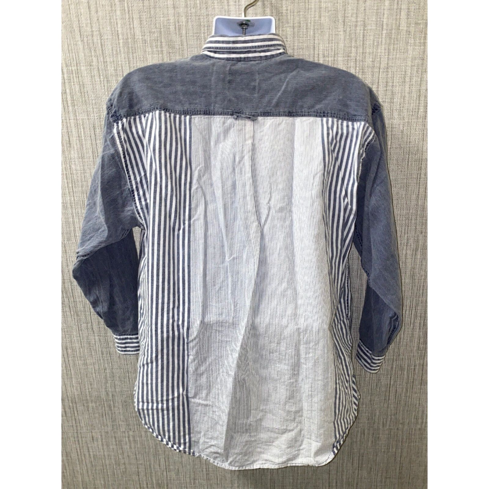 Vintage VINTAGE Sierra Pacific Men's Long Sleeve Button-Up Shirt Adult Large Gray/White Striped Casual Size US L / EU 52-54 / 3 - 6 Thumbnail