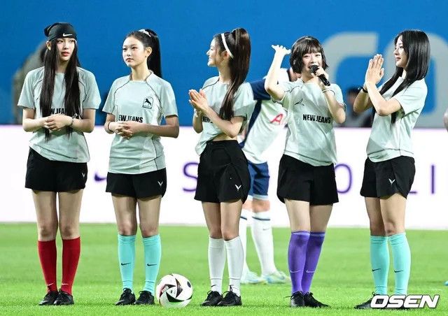 Hyein Seo Hyein Seo Football Jersey Size US M / EU 48-50 / 2 - 3 Thumbnail