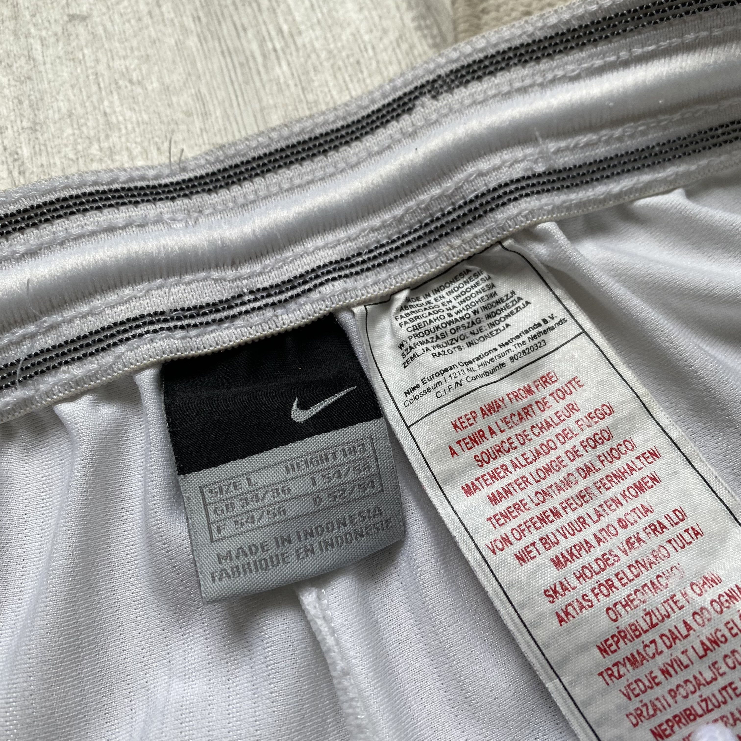 Nike Vintage Athletic Nike shorts light soccer training Size US 34 / EU 50 - 5 Thumbnail