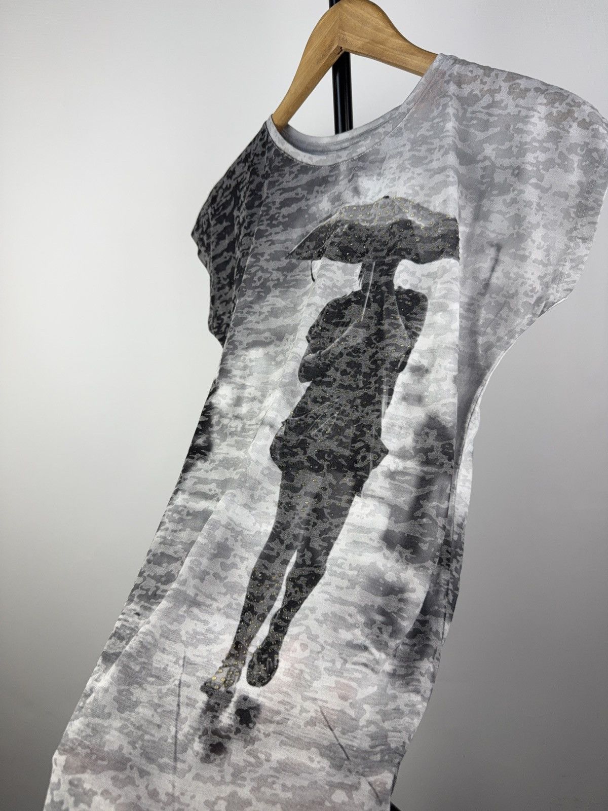 Other Art Print Streetwear Tee – Shadow Girl with Umbrella Size L / US 10 / IT 46 - 5 Thumbnail