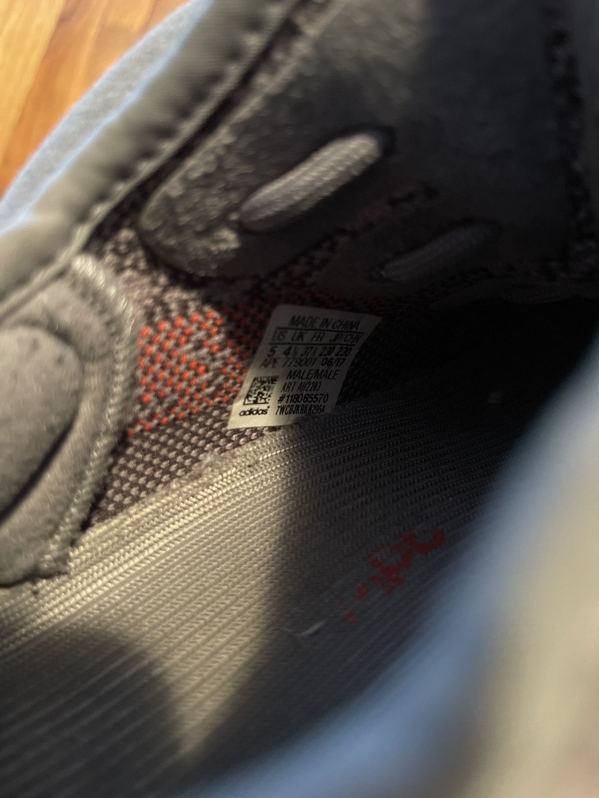 Adidas Yeezy Boost 350 V2 Beluga 2.0 Size US 5 / EU 37 - 9 Thumbnail