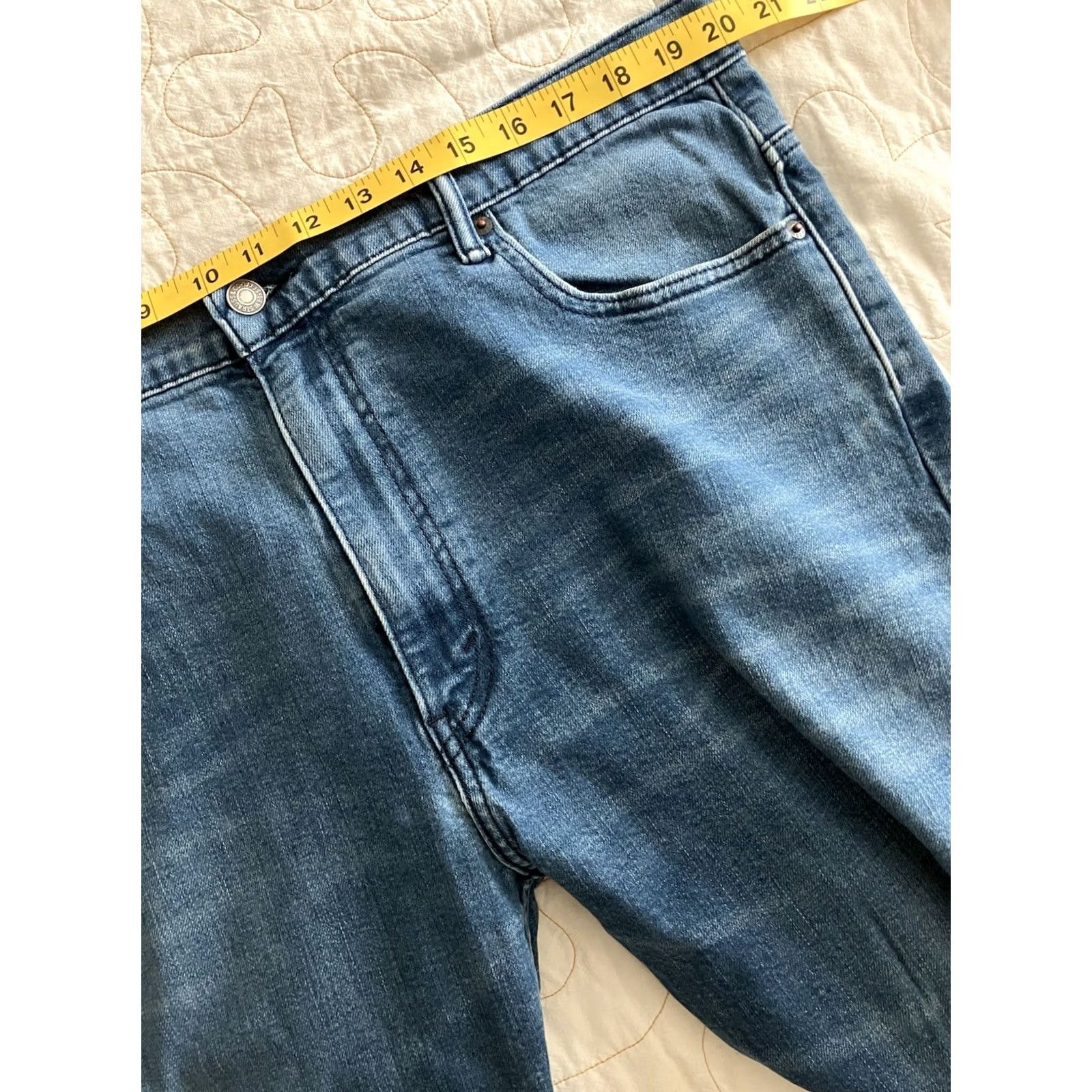Levi's Concise and Action-Oriented: "Levi'S 569 Loose Fit..." is a clear understandable statement Size US 40 / EU 56 - 7 Thumbnail