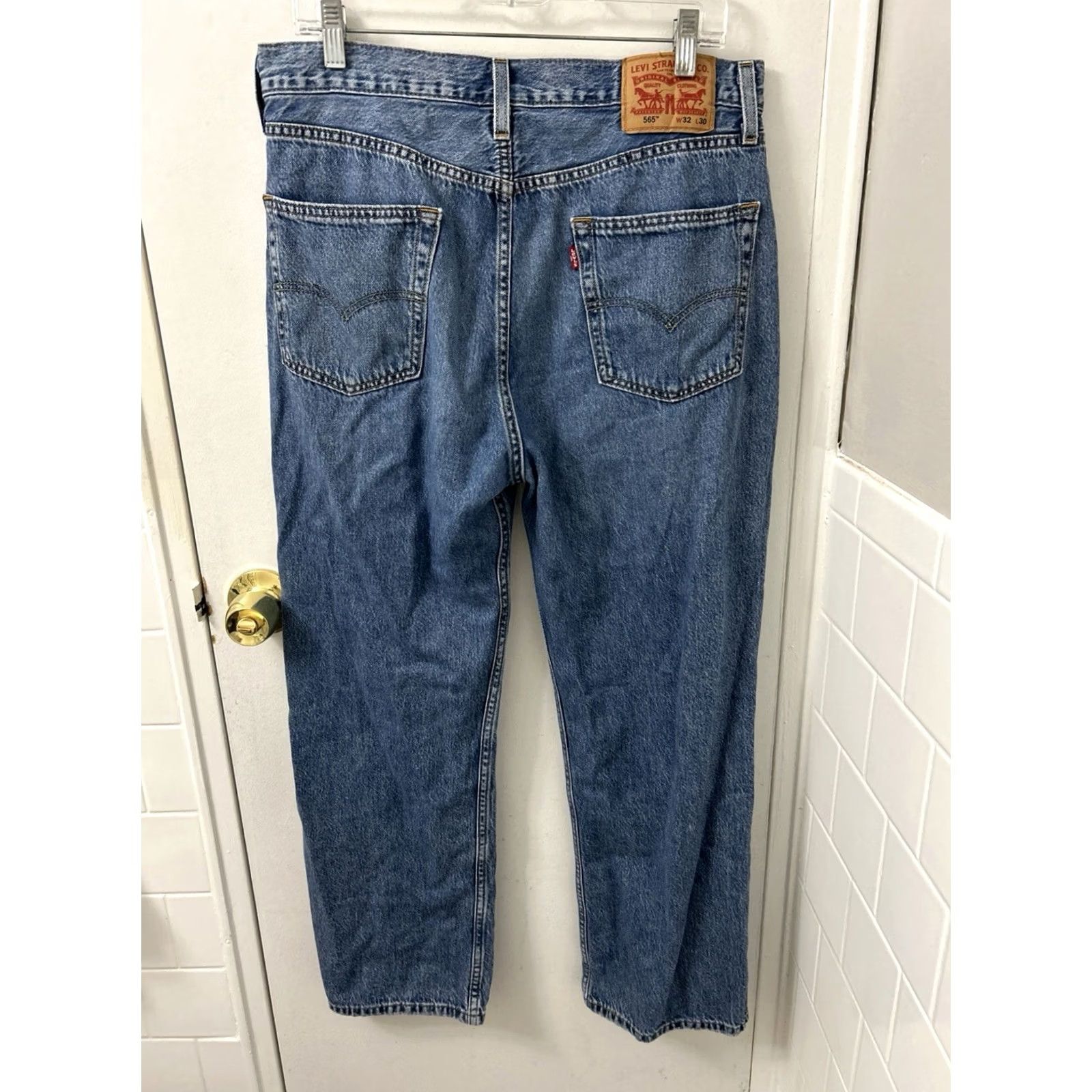 Levi's Levi's 565 Jeans Mens 32x28 Medium Wash Blue Denim 5-Pocket Straight Relaxed Fit Cotton Denim Jeans Size US 32 / EU 48 - 2 Thumbnail