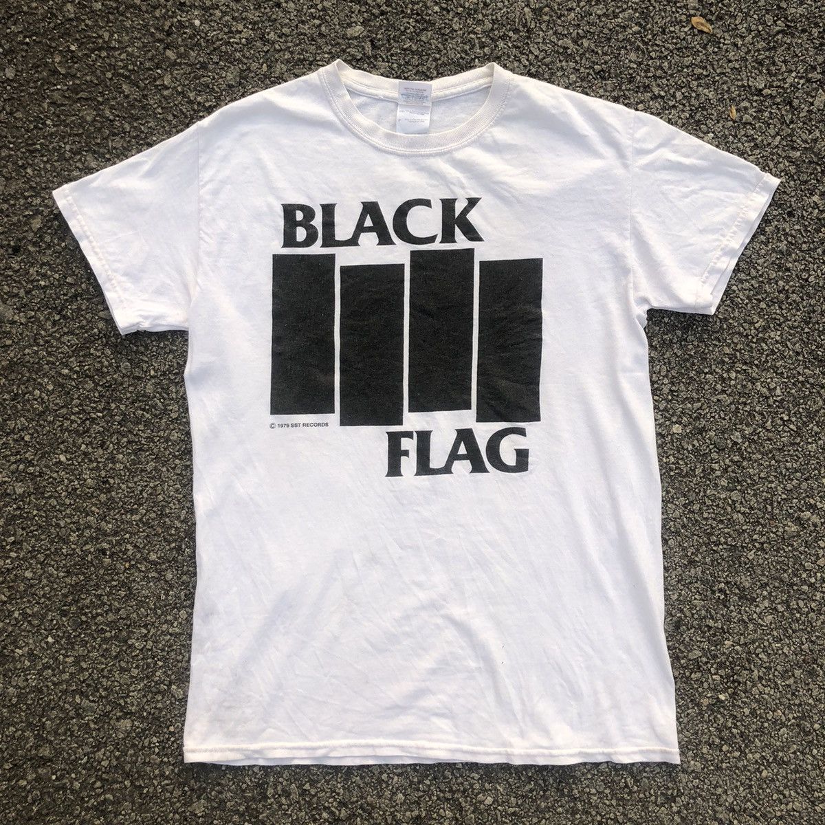 image of Band Tees x Black Flag Band Black Flag Big Logo 1979 Vintage Gildan in White, Men's (Size Small)