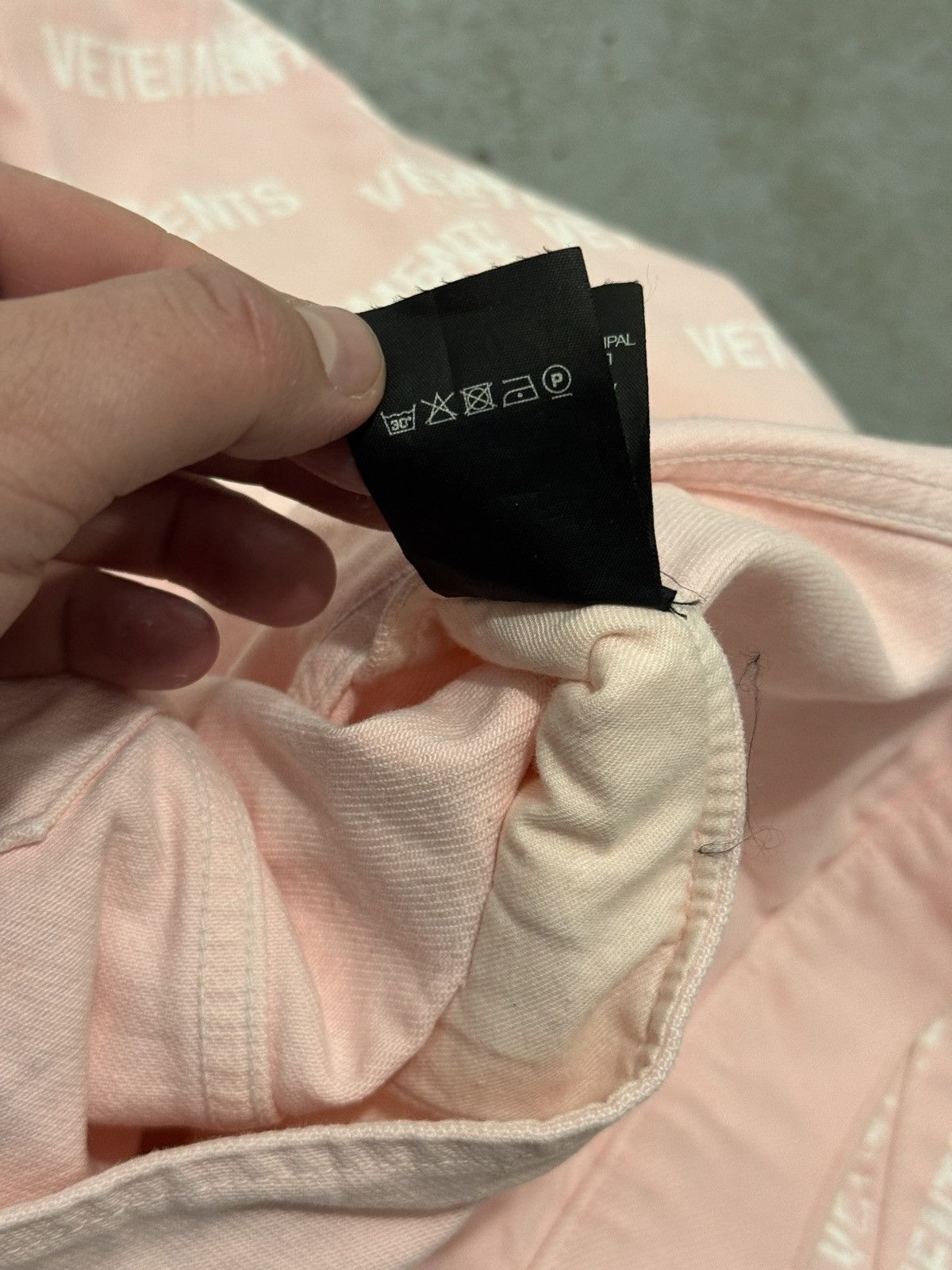 Vetements *RARE* VETEMENTS GVASALIA STAMP AOP DENIM JACKET Size US M / EU 48-50 / 2 - 23 Thumbnail