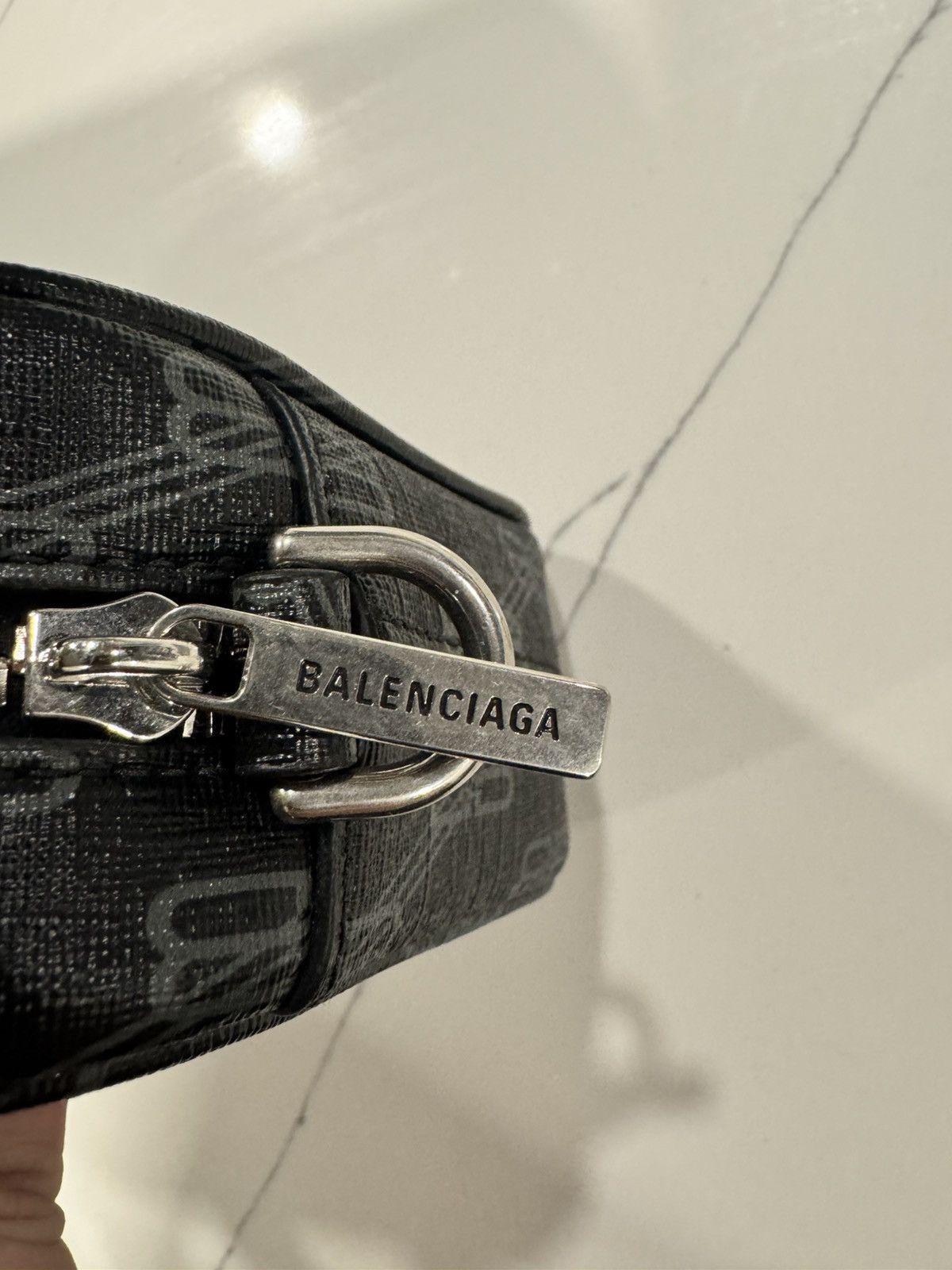 Balenciaga Balenciaga Monogram Camera Bag Medium Size ONE SIZE - 5 Thumbnail