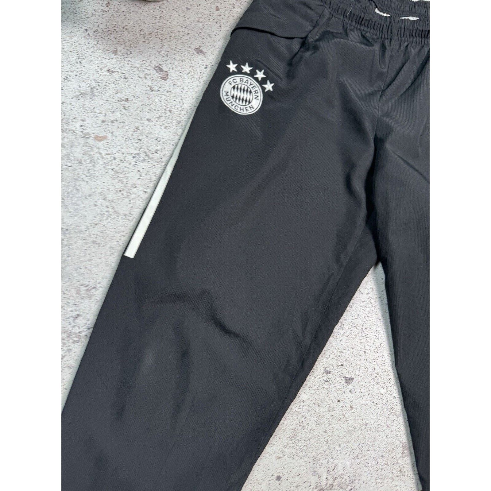 Adidas Adidas Bayern Munchen Trackpants Blokecore Size M Black Men Size US 32 / EU 48 - 4 Thumbnail