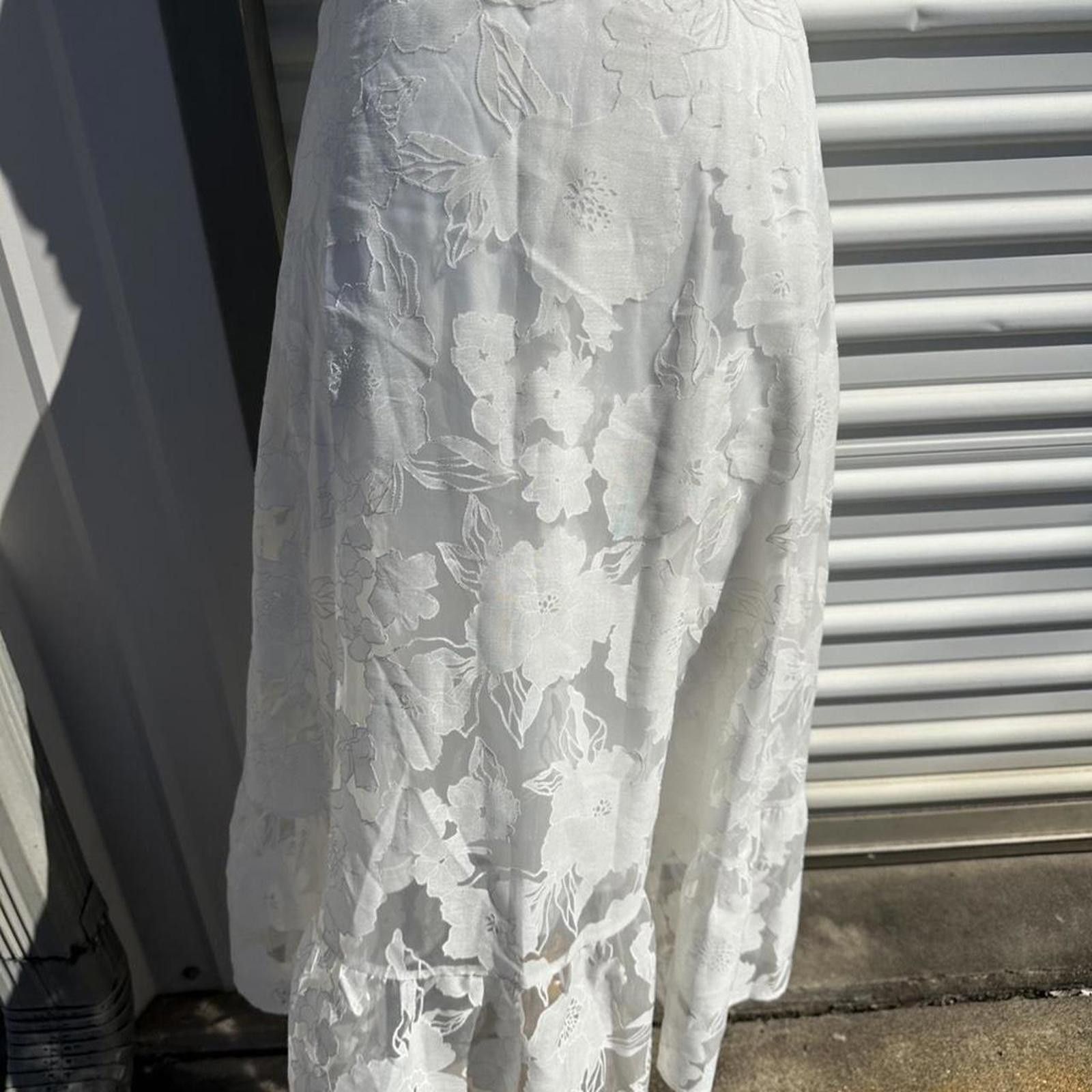 Lululemon White lace midi skirt#cottagecore lulus Size 28" / US 6 / IT 42 - 1 Thumbnail