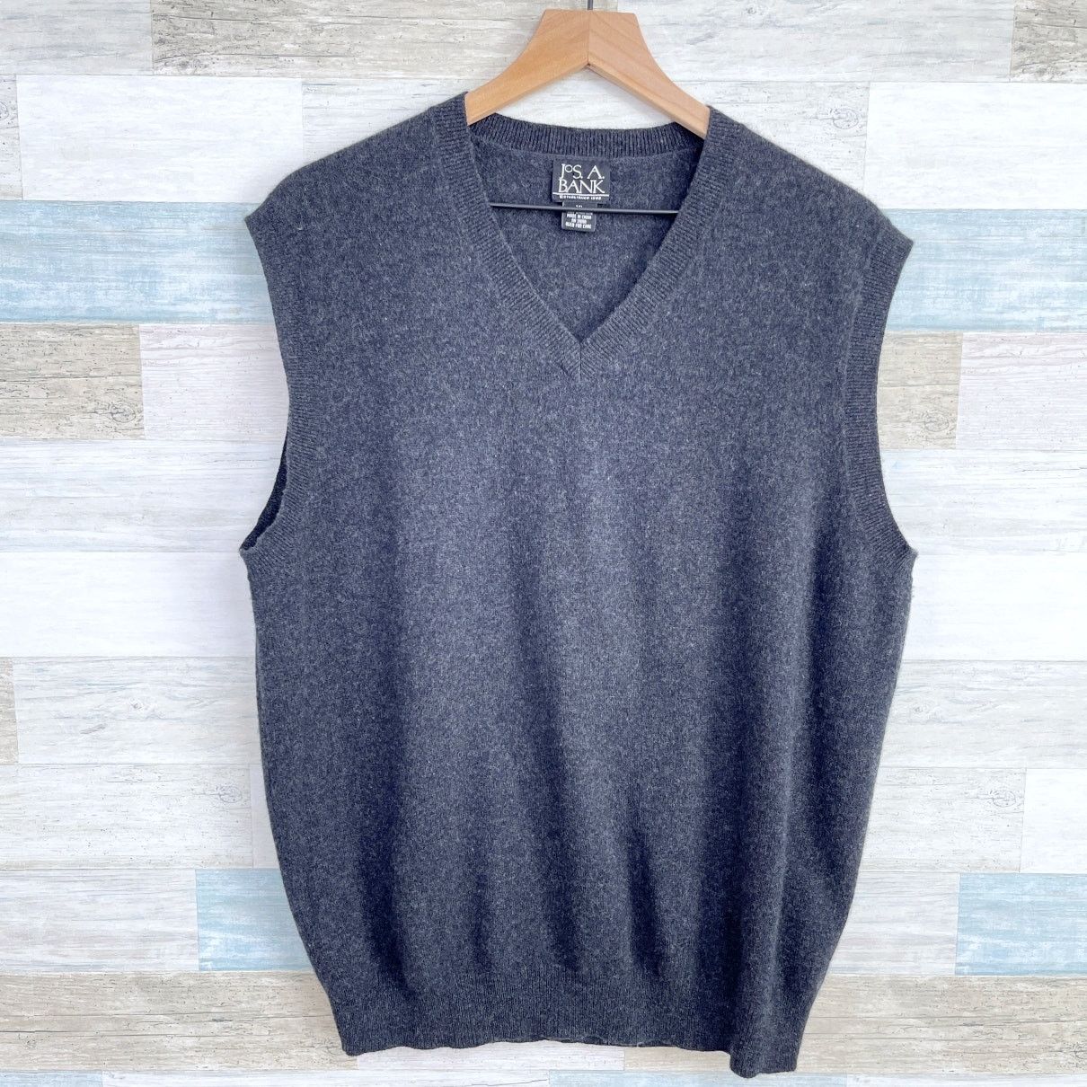 Jos. A. Bank Jos A Bank 100% Cashmere Sweater Vest Charcoal Mens XL Size US XL / EU 56 / 4 - 1 Thumbnail