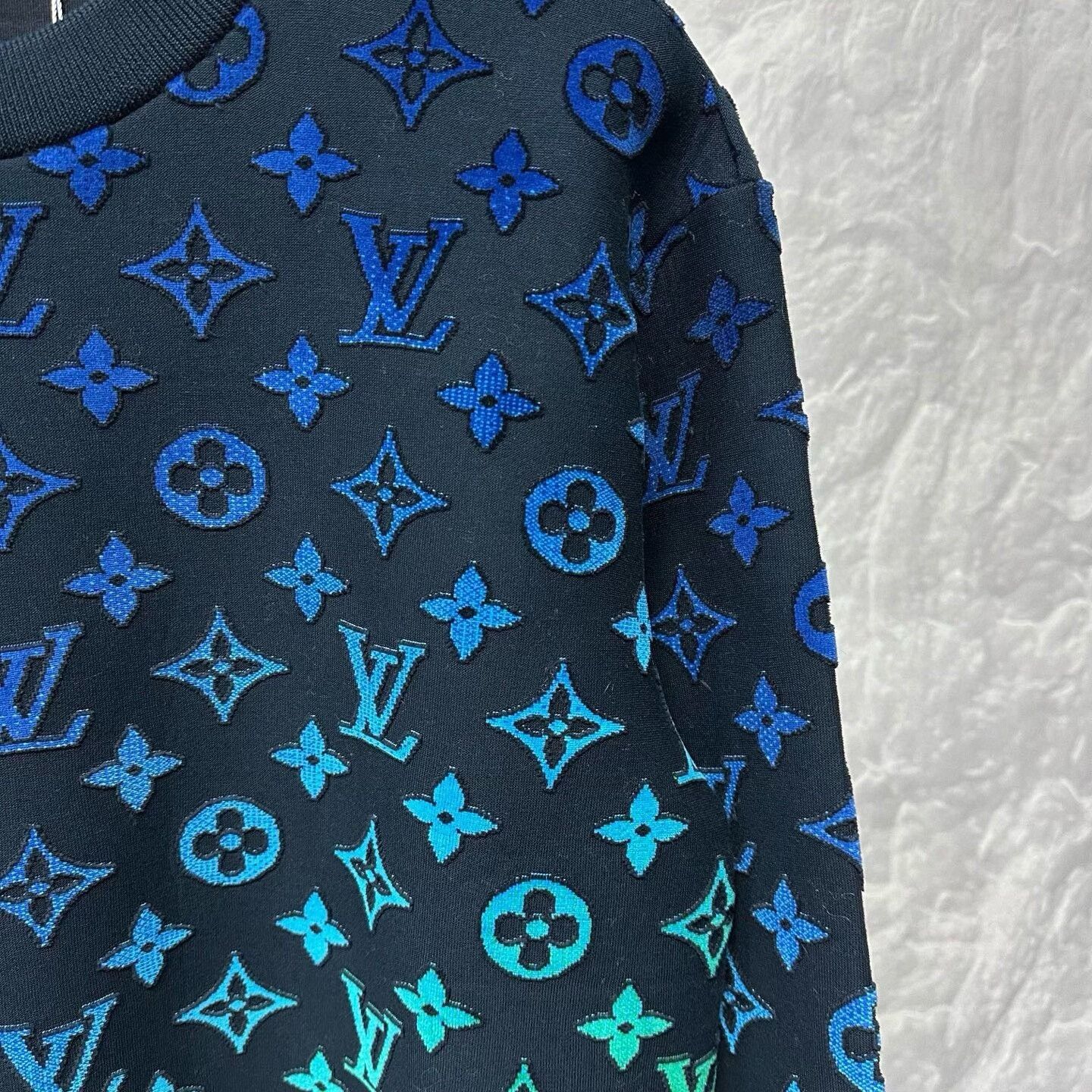 Louis Vuitton Louis Vuitton Gradient Print Sweatshirt Size US M / EU 48-50 / 2 - 3 Thumbnail