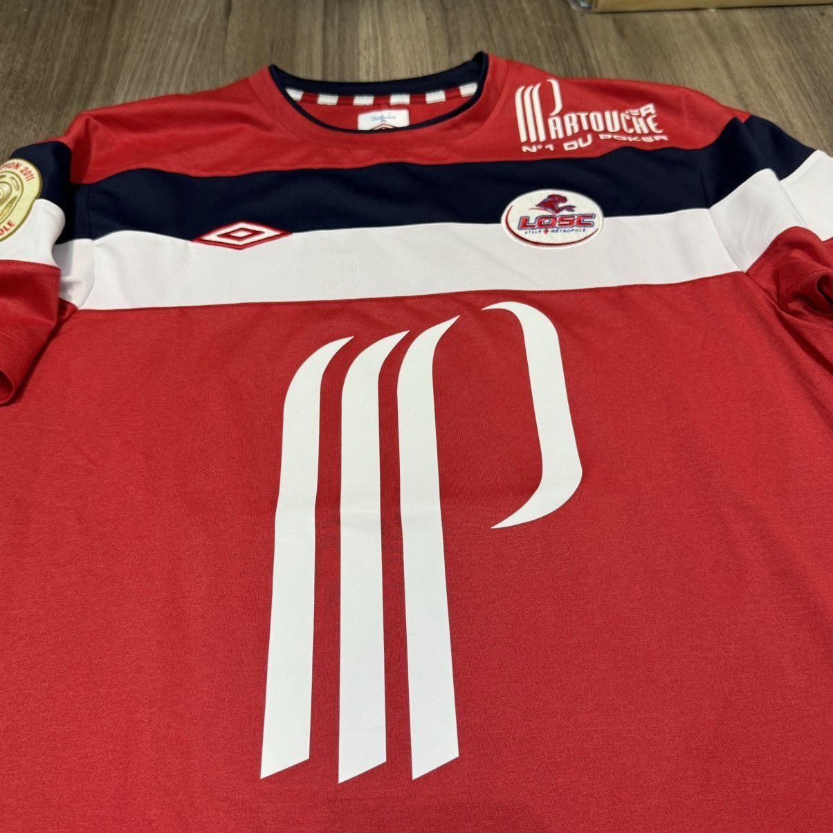 Umbro Lille 11/12 home shirt #10 Hazard Size US L / EU 52-54 / 3 - 4 Thumbnail