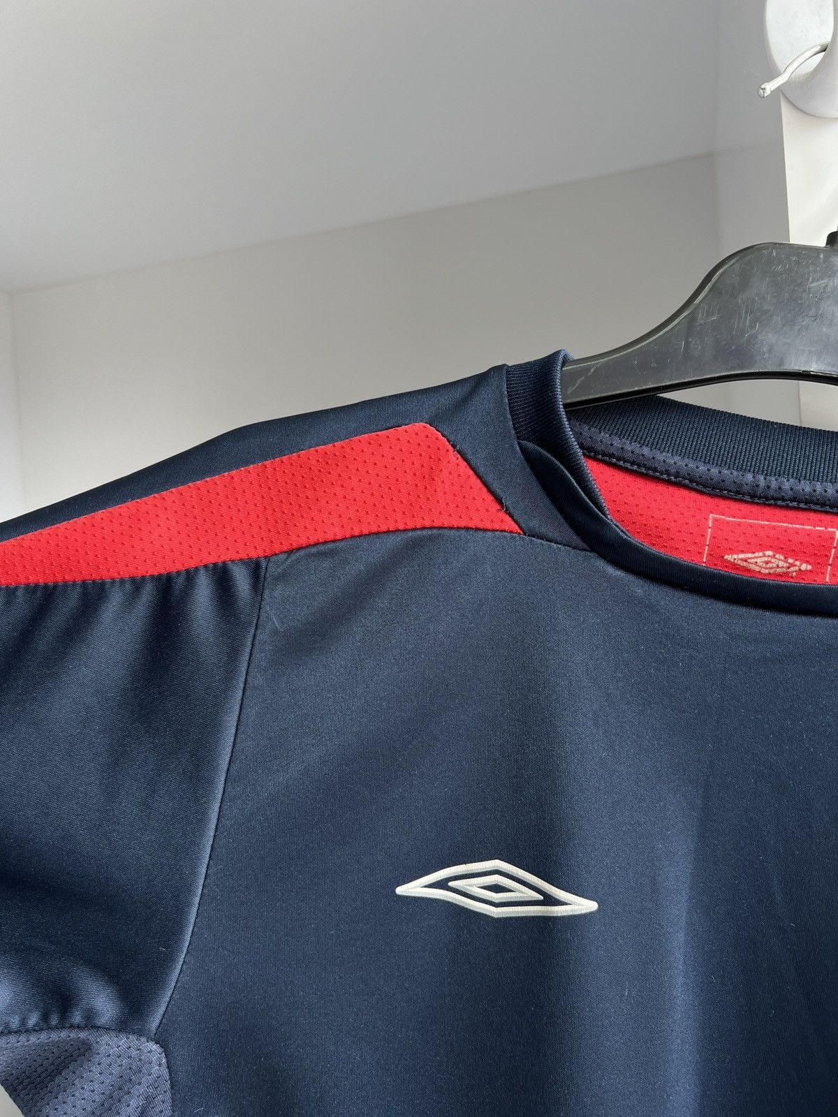 Umbro × Vintage 2004-05 England Umbro Training Shirt Size US XS / EU 42 / 0 - 7 Thumbnail
