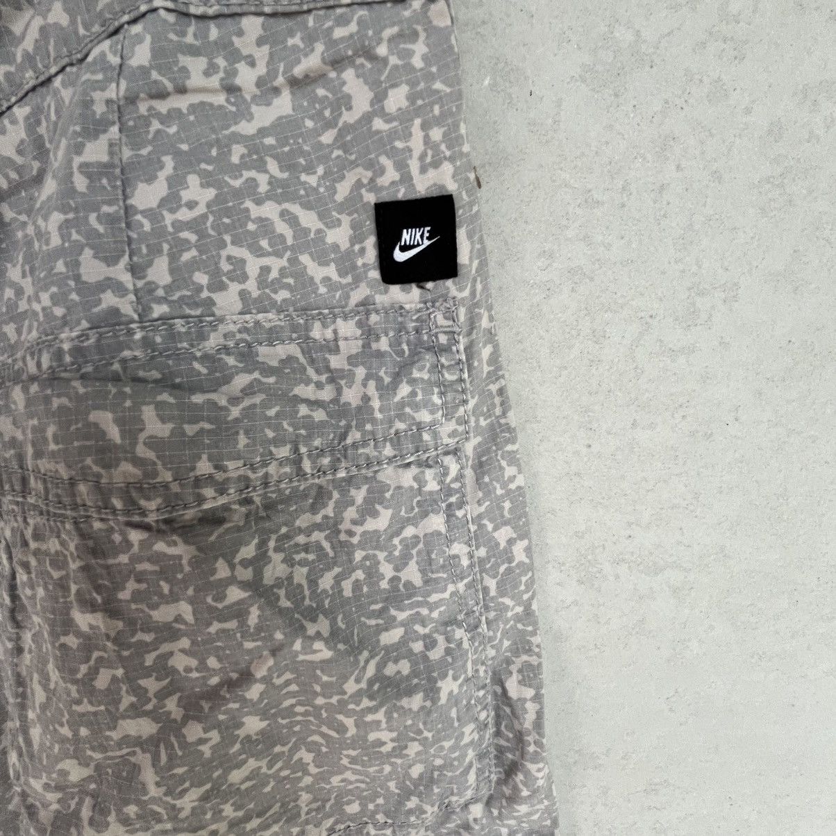 Other Vintage Nike Grey Patterned Shorts Size M W19 L12.5 Size US 26 / EU 42 - 7 Thumbnail