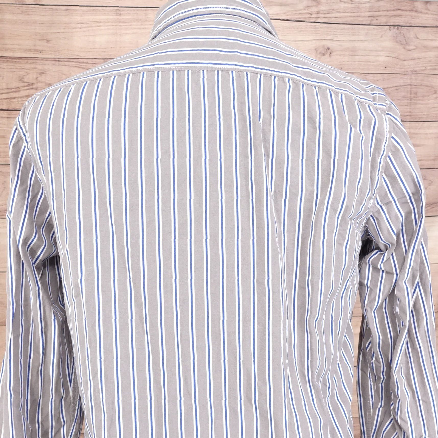 American Eagle Outfitters VINTAGE FIT American Eagle Shirt M Gray Striped Button-Down Men’s Adult Medium Gray/Blue - 21" Pit to Pit - Cotton, Long Sleeve Size US M / EU 48-50 / 2 - 5 Thumbnail